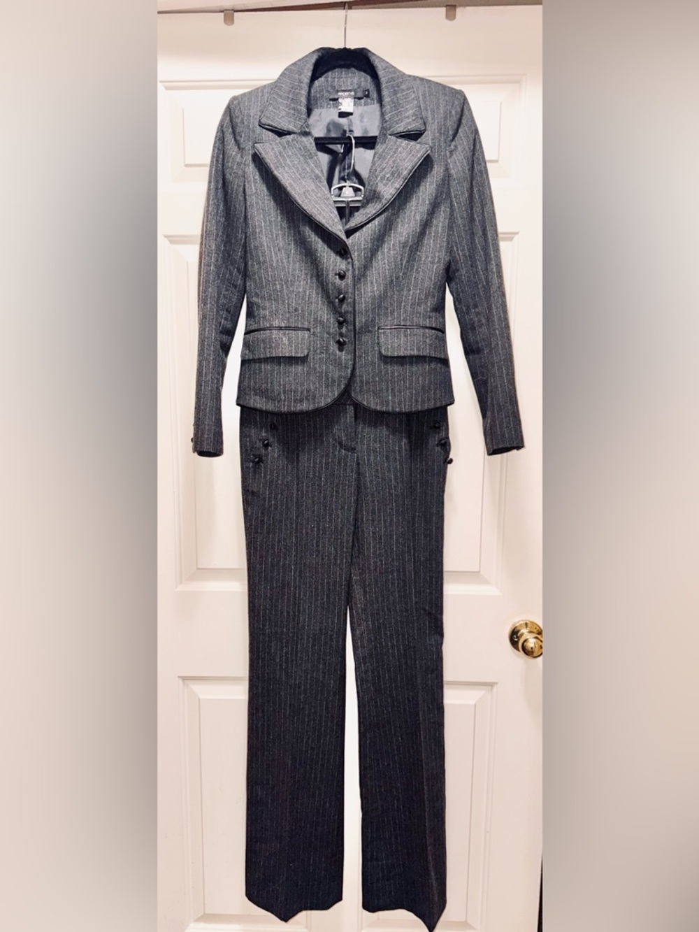 Arden B Women's Gray Pinstripe Blazer & Pants Suit, blazer size 4, pants size 2